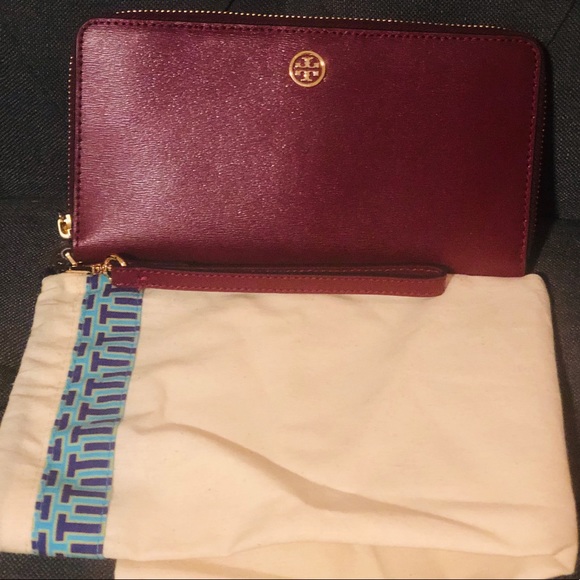 Tory Burch Handbags - **NWOT Tory Burch Parker Zip Continental Wallet**
